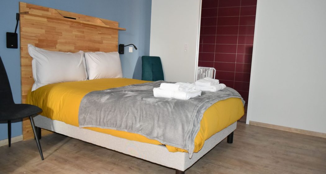 Gîte d'étape - Chambre PMR et salle de douche